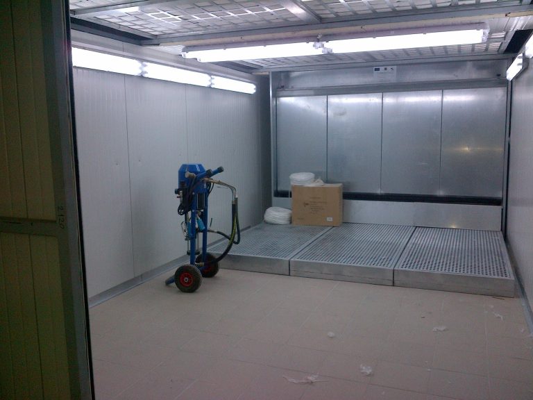 ALWO W water-curtain extraction wall installed in a painting area