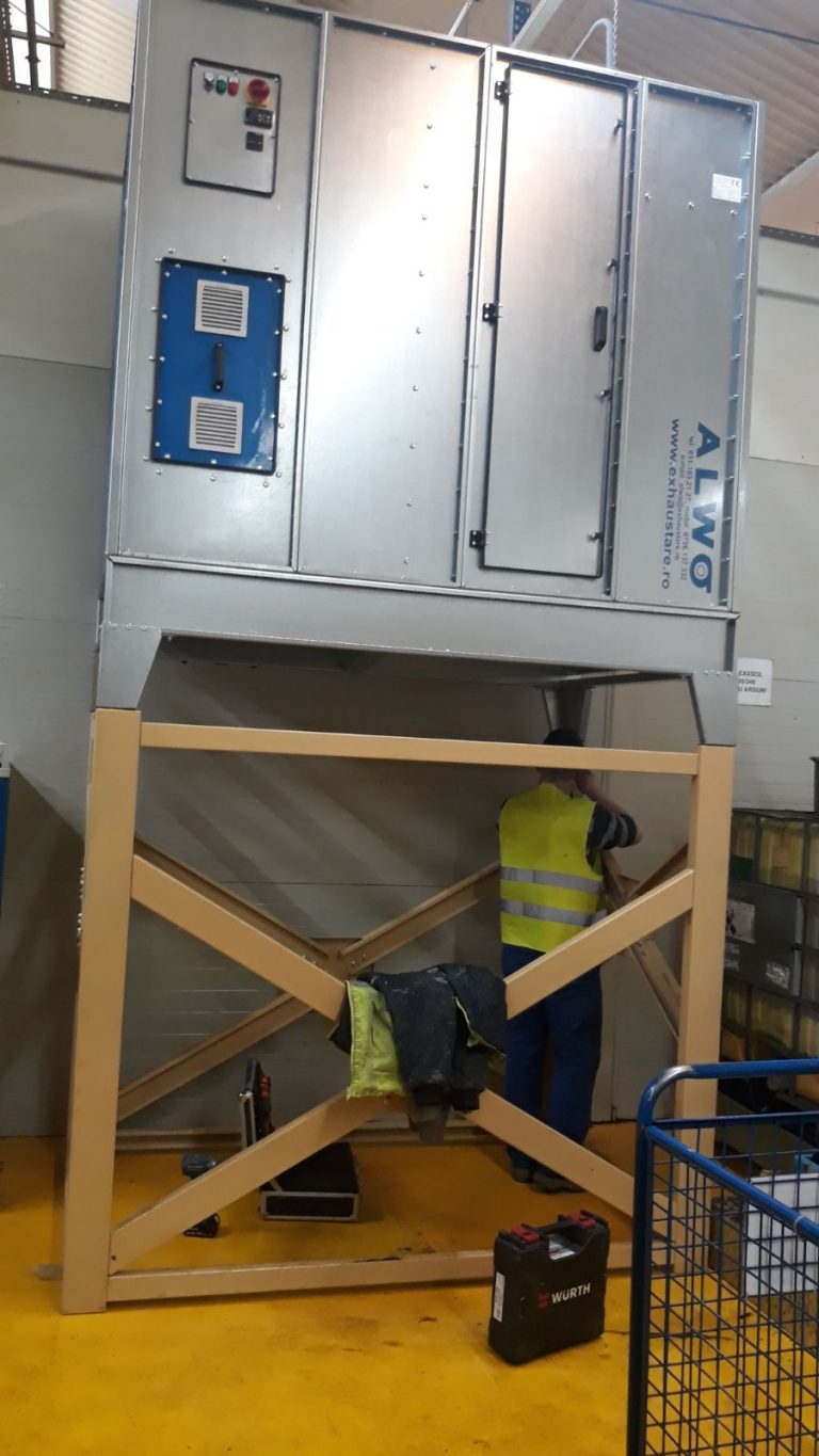 Vertical ALWO unit for machining-fluid aerosols