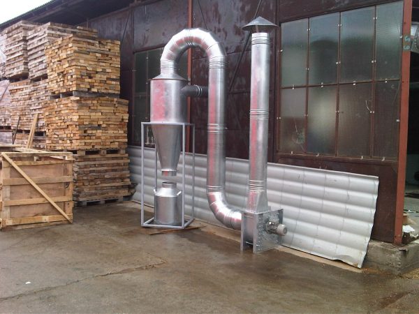Vertical cyclone and material discharge assembly – view 3