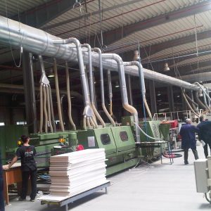 Instalație industrială ALWO cu rețea de tubulatură pentru ventilație și exhaustare